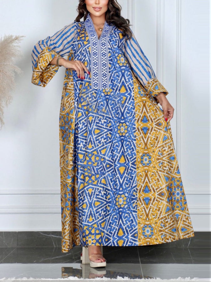 فستان بطبعة شريطية هندسية ورقبة على شكل حرف V