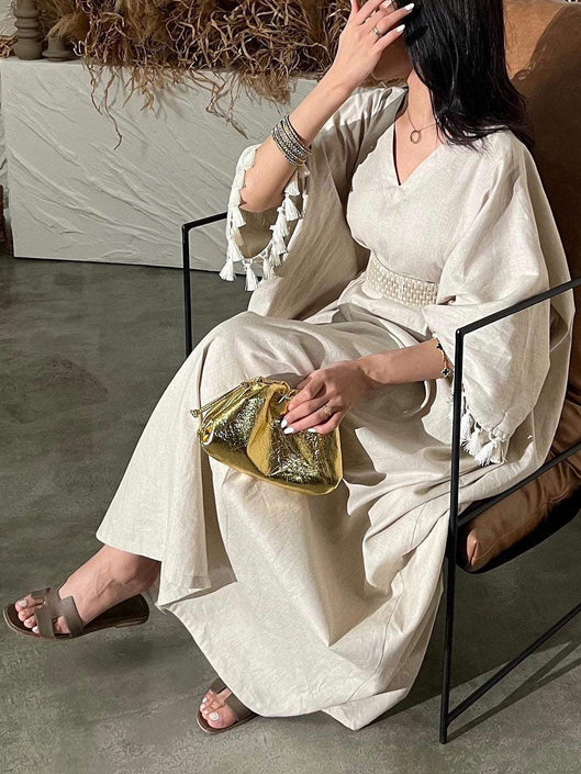 لون الصلبة مع شرابة الخامس الرقبة فستان بأكمام طويلة