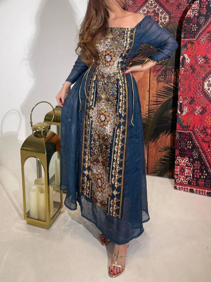 فستان أزرق لامع مطرز بدون حمالات